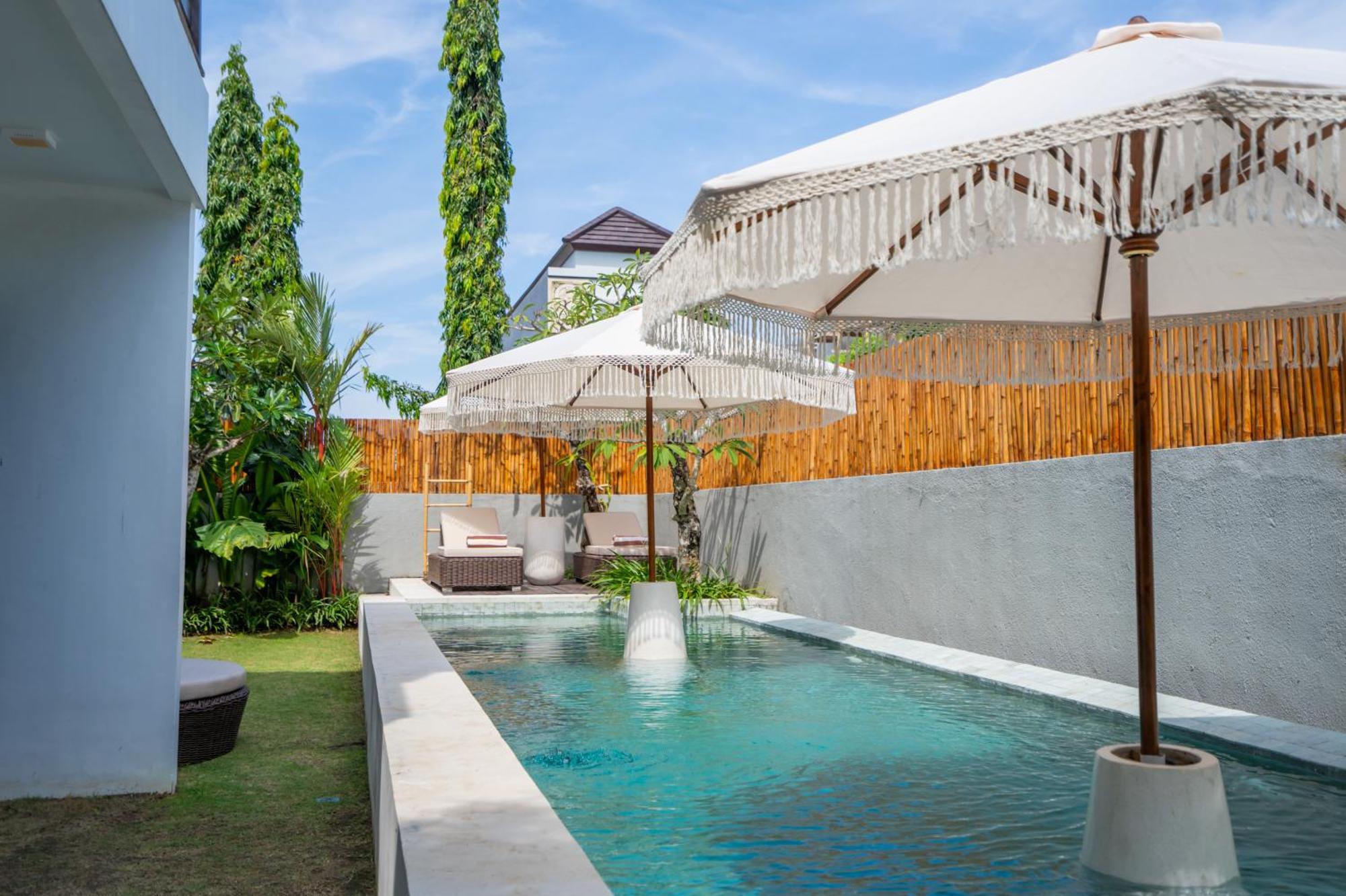 Skyfall Luxury Beach Villa Нуса-Дуа Экстерьер фото
